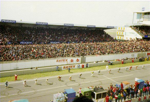 [Photo of Le Mans start]
